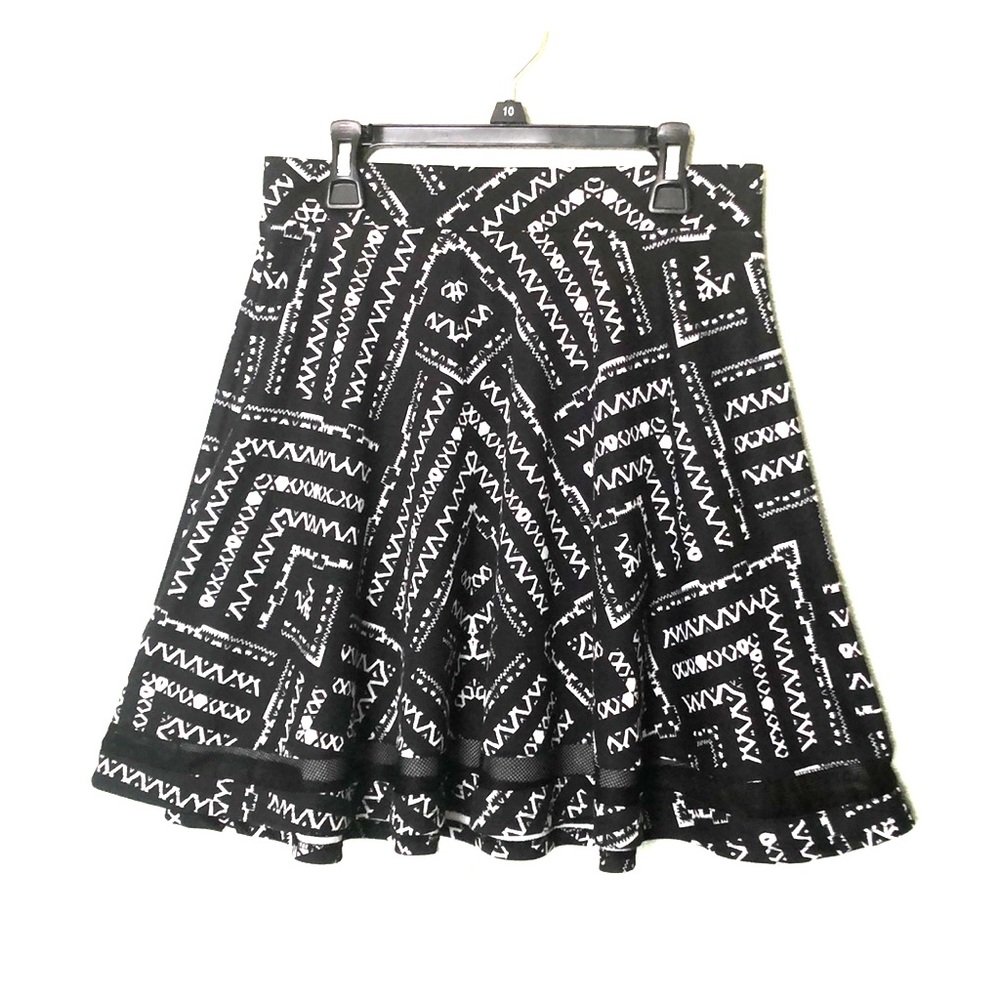 B&W Xhilaration skirt